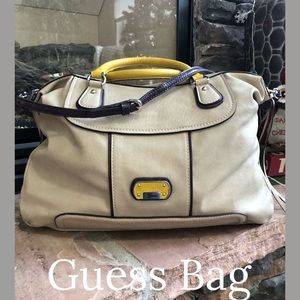 Guess Shoulder Csrry on Bag